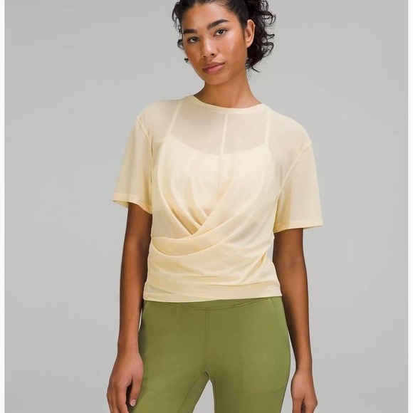 lululemon athletica Tops - NWOT Lululemon Lightweight Mesh Reversible Yoga Tee Shirt Yellow Women's Size 2